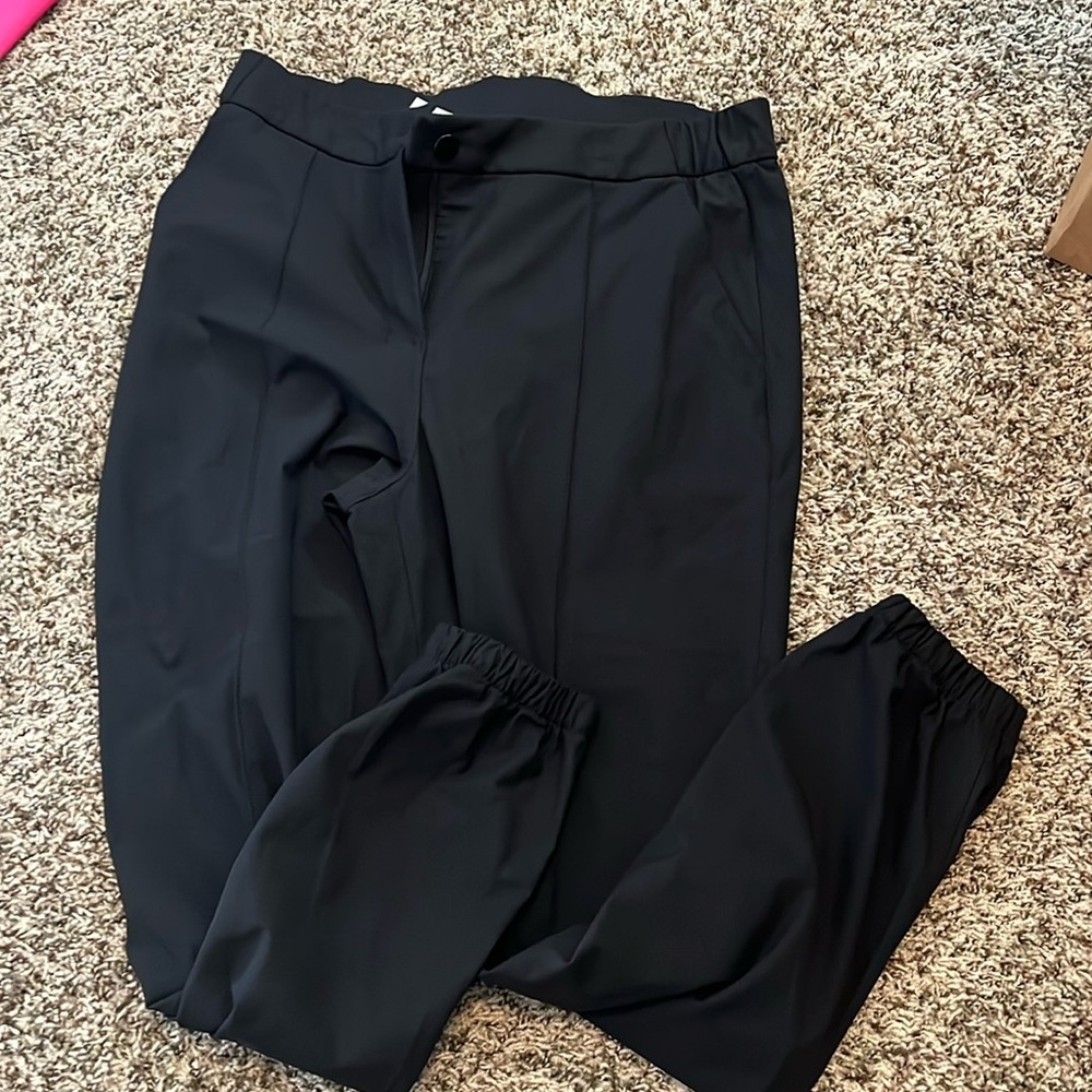 Lululemon black joggers. EUC.